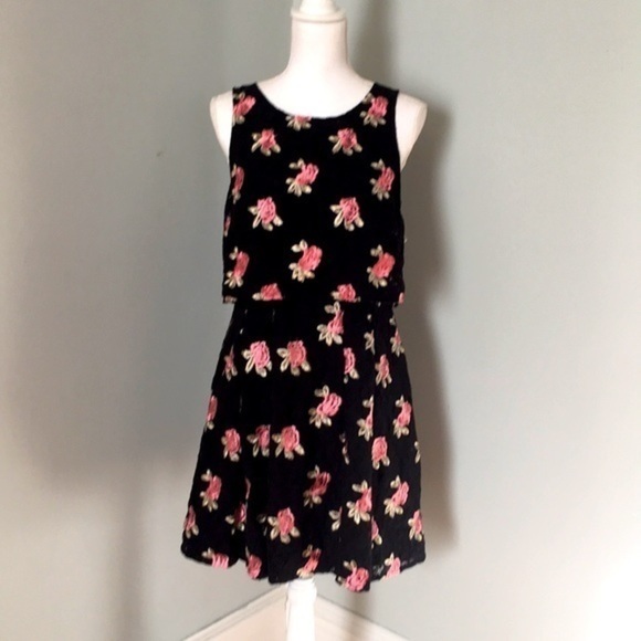 Elle black floral print knee length grass - Picture 1 of 9